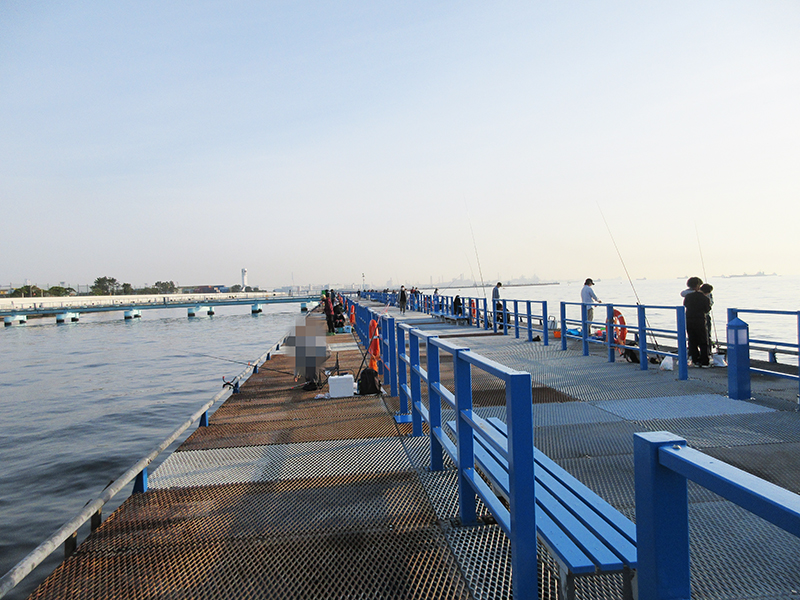 本牧海釣り施設の沖桟橋　外側と内側はどちらが釣れる？